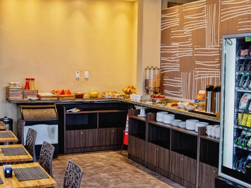 B Hotel image