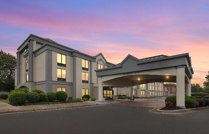 Wingate By Wyndham Greensboro/Coliseum photo 3