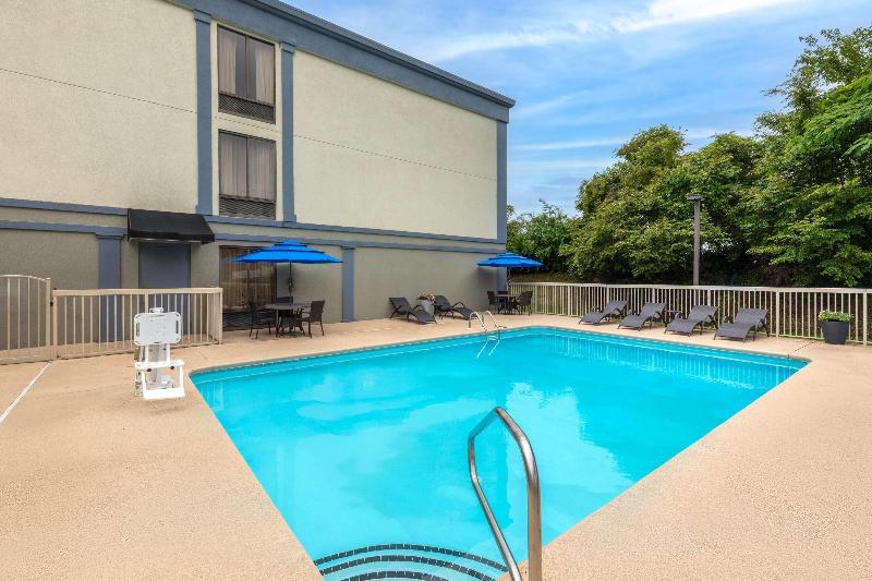 Wingate By Wyndham Greensboro/Coliseum image