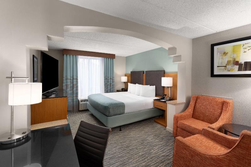 Wingate By Wyndham Greensboro/Coliseum image