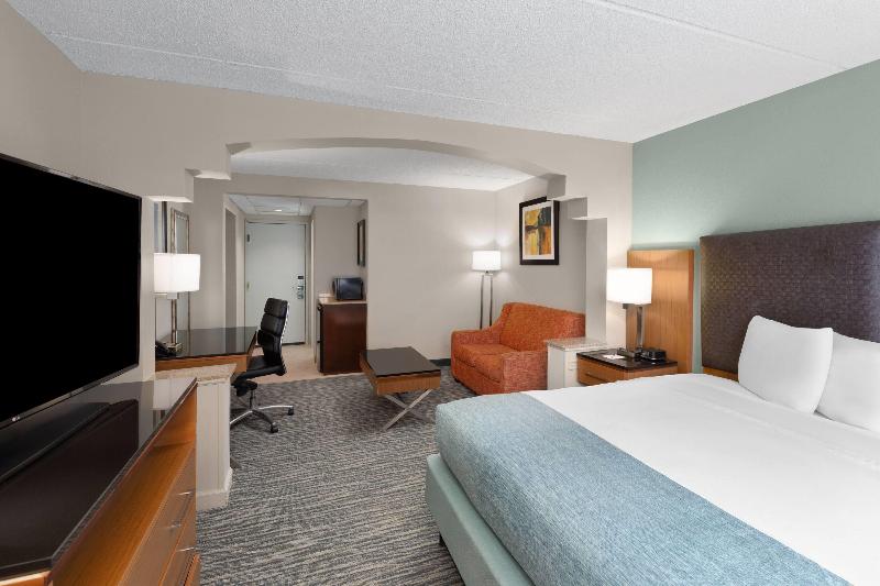 Wingate By Wyndham Greensboro/Coliseum image