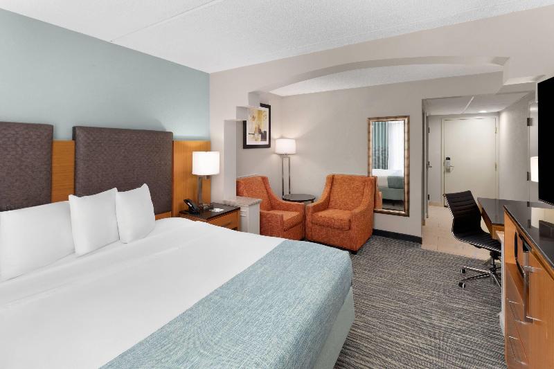 Wingate By Wyndham Greensboro/Coliseum image