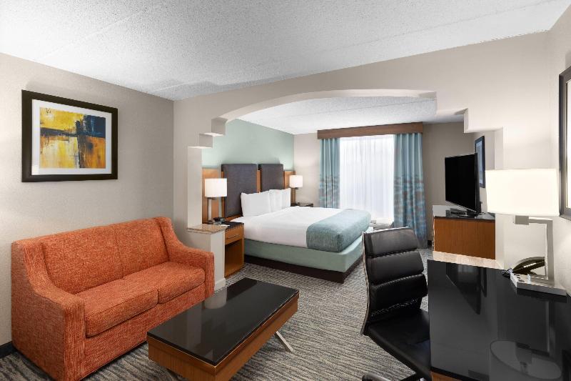 Wingate By Wyndham Greensboro/Coliseum image