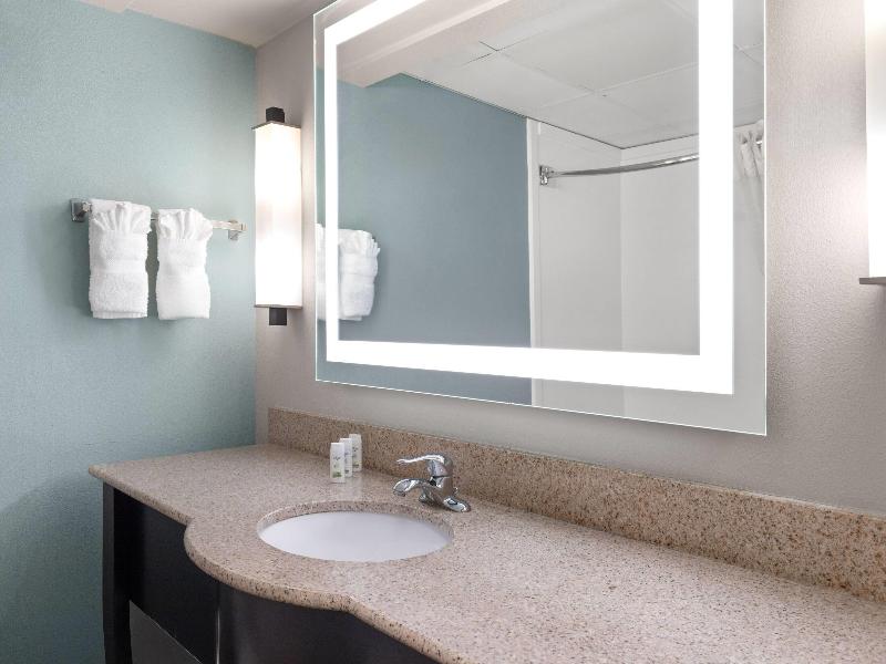 Wingate By Wyndham Greensboro/Coliseum image