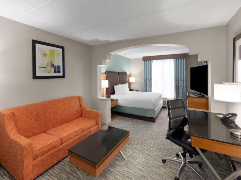 Wingate By Wyndham Greensboro/Coliseum image