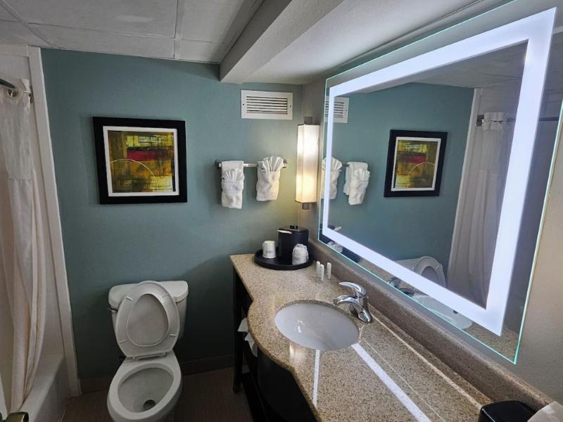 Wingate By Wyndham Greensboro/Coliseum image