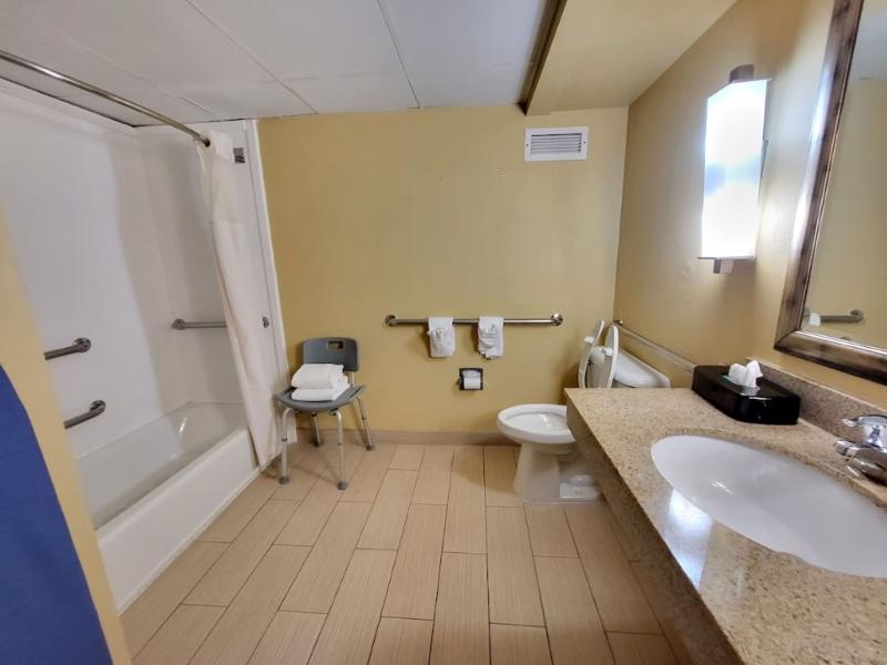 Wingate By Wyndham Greensboro/Coliseum image