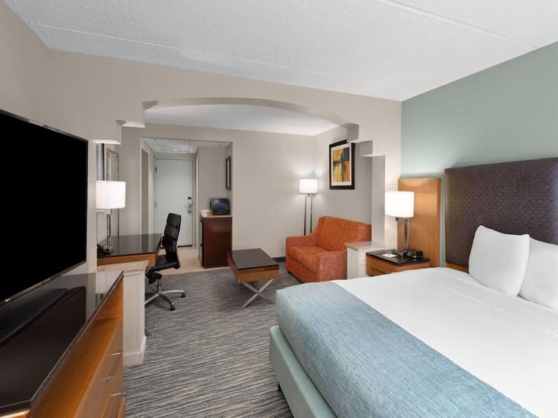 Wingate By Wyndham Greensboro/Coliseum image