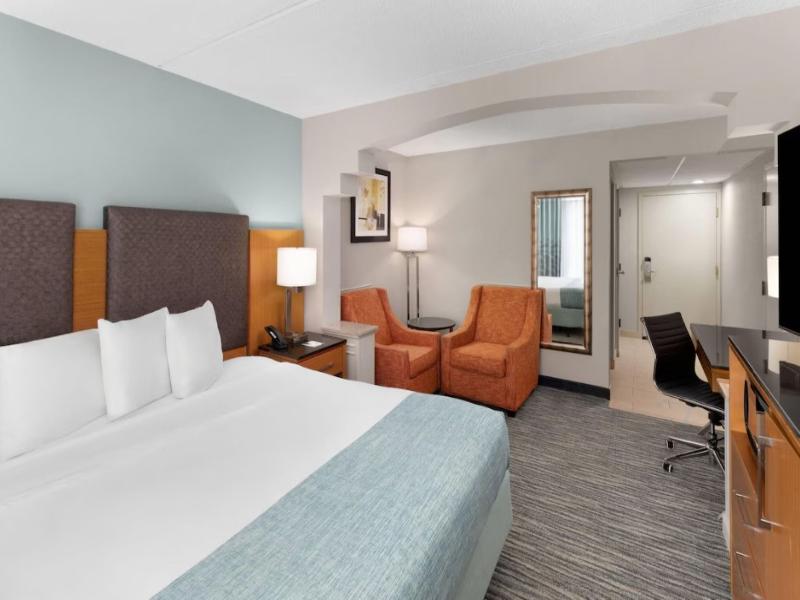 Wingate By Wyndham Greensboro/Coliseum image