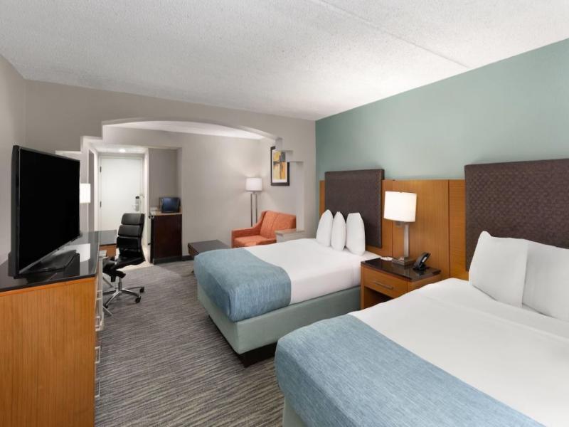 Wingate By Wyndham Greensboro/Coliseum image