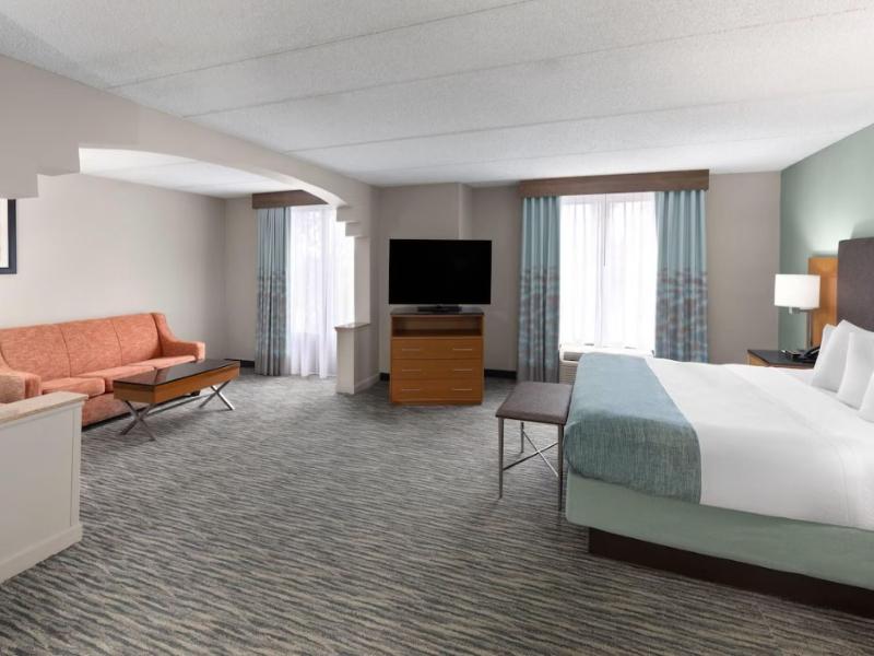 Wingate By Wyndham Greensboro/Coliseum image