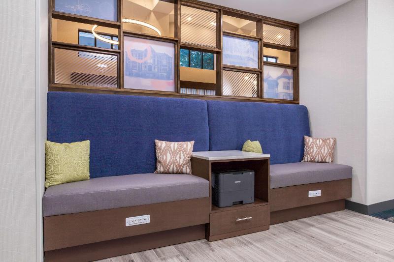 Hampton Inn & Suites Muncie image
