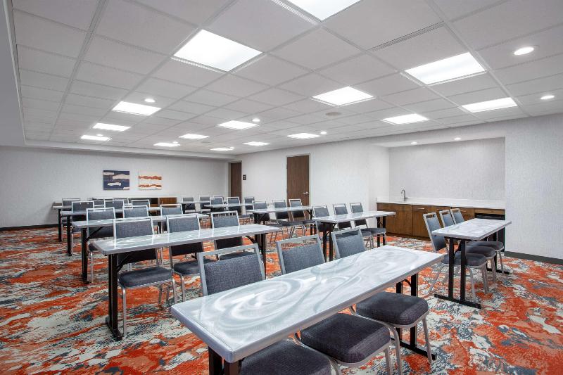 Hampton Inn & Suites Muncie image