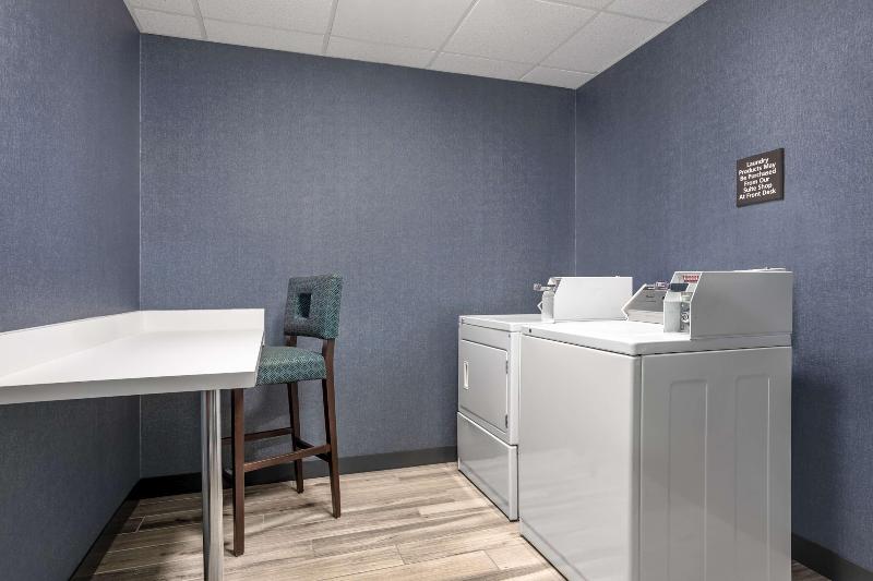 Hampton Inn & Suites Muncie image