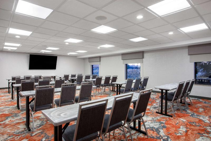 Hampton Inn & Suites Muncie image