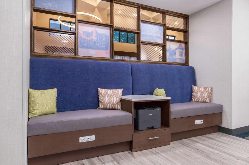 Hampton Inn & Suites Muncie image