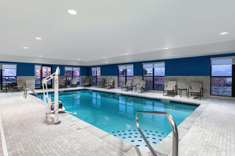 Hampton Inn & Suites Muncie image