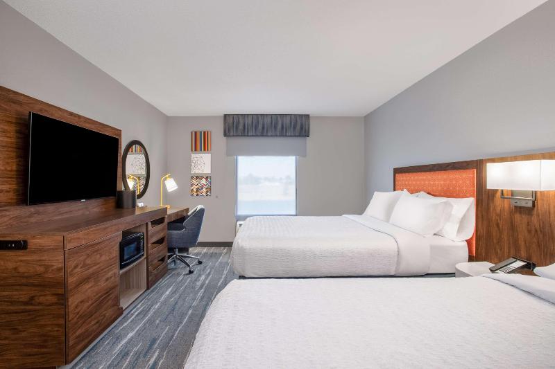 Hampton Inn & Suites Muncie image