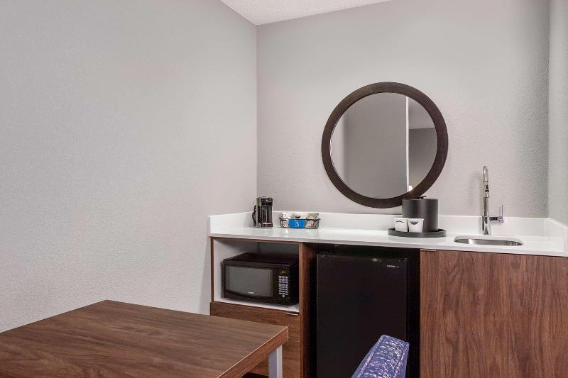 Hampton Inn & Suites Muncie image