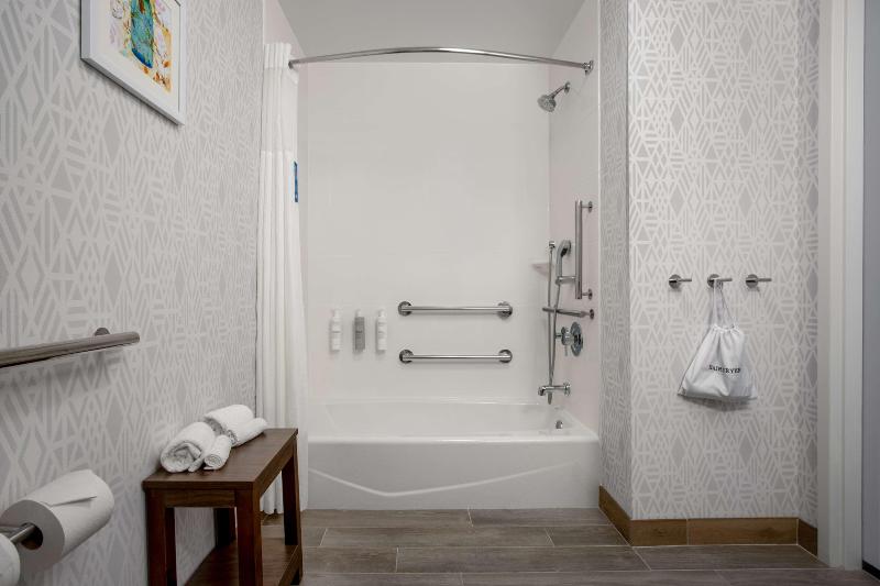 Hampton Inn & Suites Muncie image