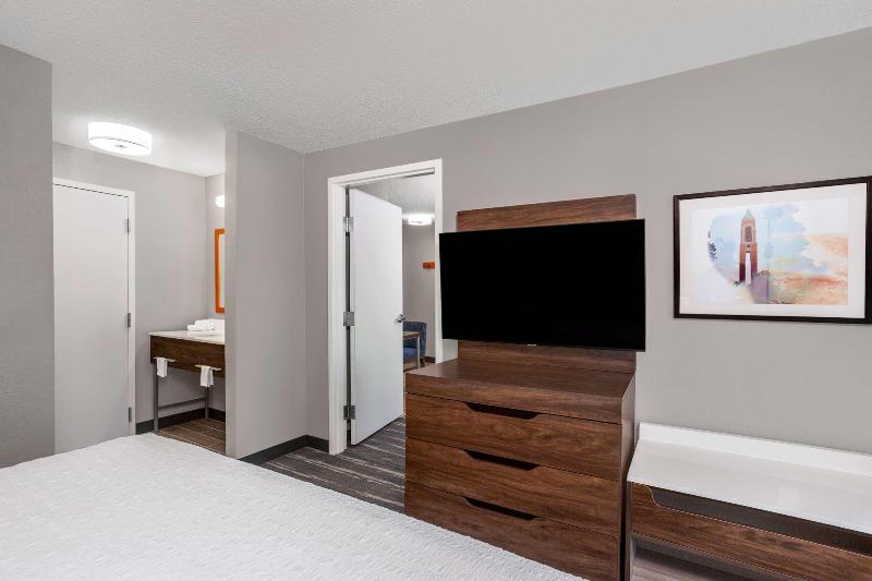Hampton Inn & Suites Muncie image