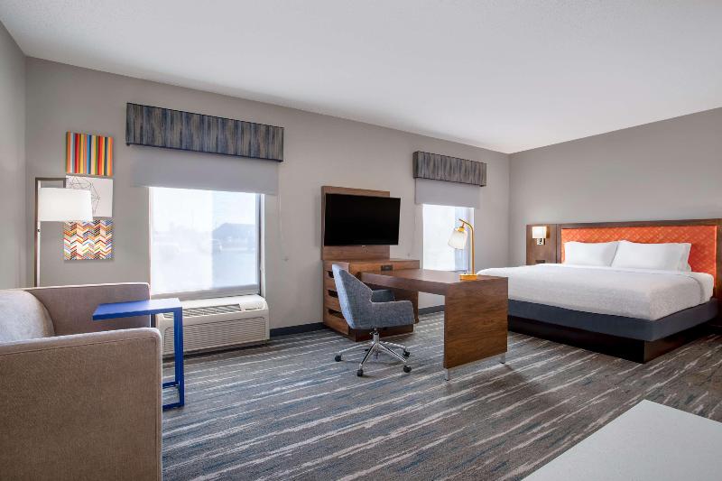 Hampton Inn & Suites Muncie image