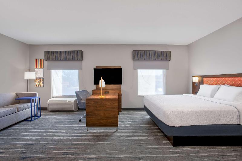 Hampton Inn & Suites Muncie image