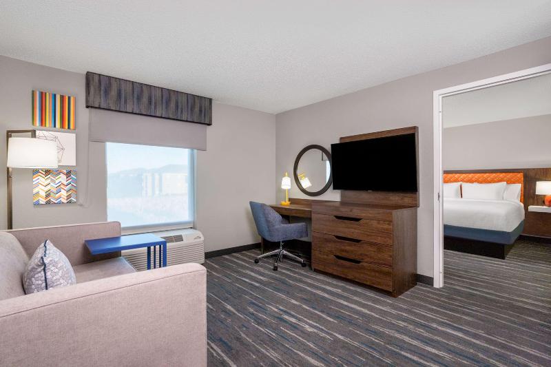 Hampton Inn & Suites Muncie image