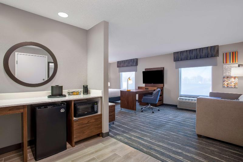 Hampton Inn & Suites Muncie image
