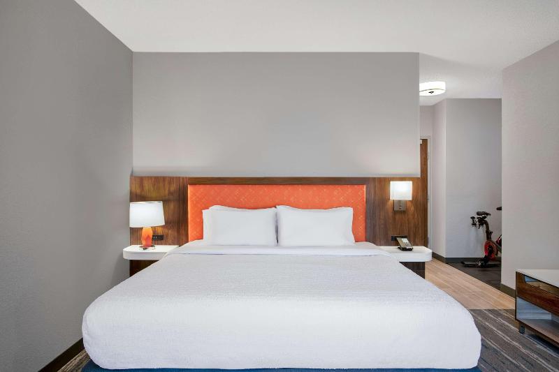 Hampton Inn & Suites Muncie image