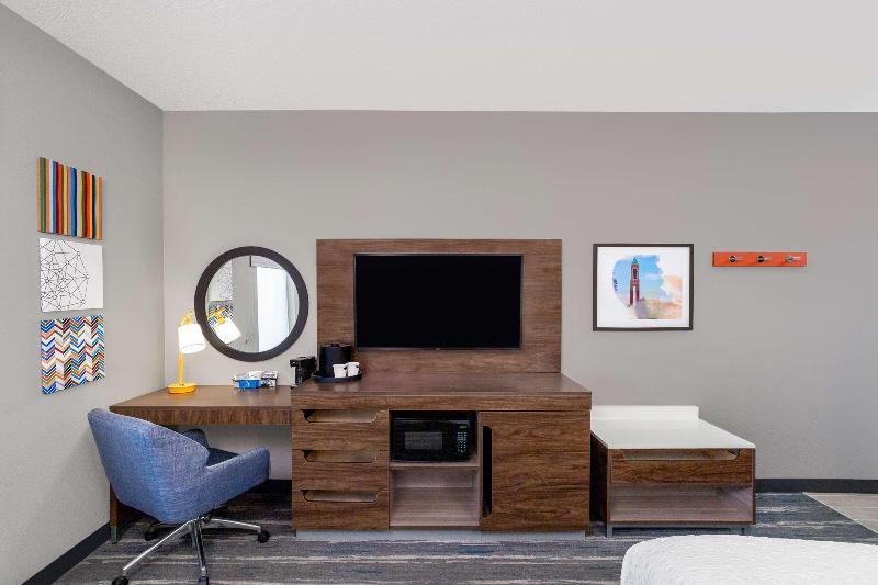 Hampton Inn & Suites Muncie image