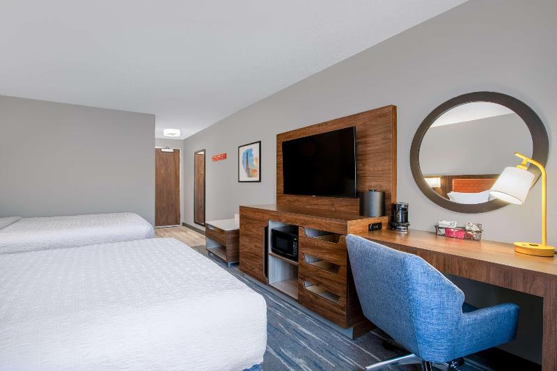 Hampton Inn & Suites Muncie image