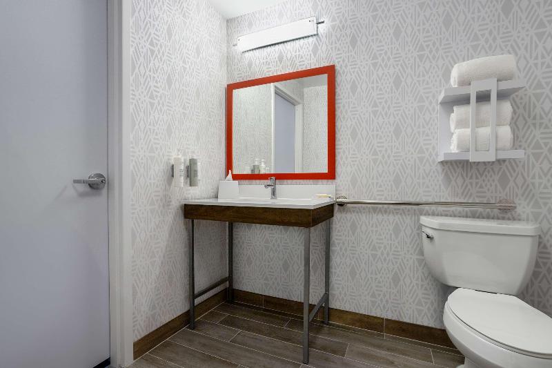Hampton Inn & Suites Muncie image 6