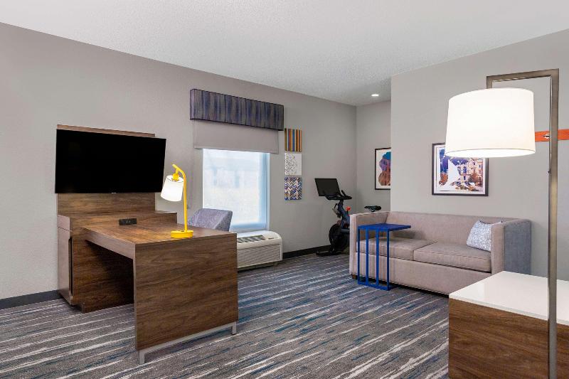 Hampton Inn & Suites Muncie image