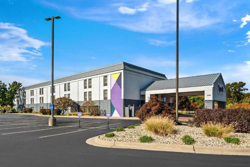 Spark By Hilton Stevensville image