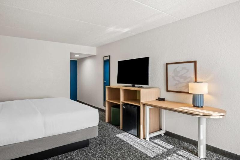 Spark By Hilton Stevensville image