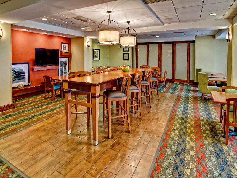 Hampton Inn Greenville — exterior view
