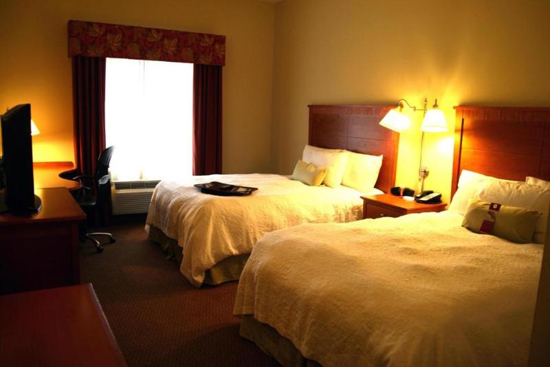 Hampton Inn Clinton image