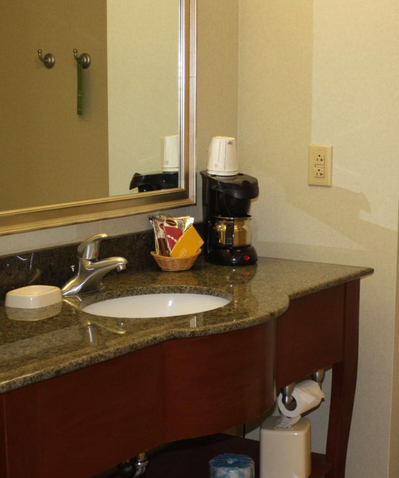 Hampton Inn Clinton image