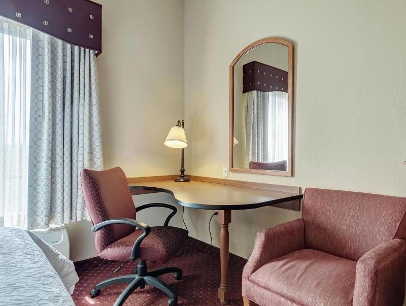 Hampton Inn St. Louis Columbia image