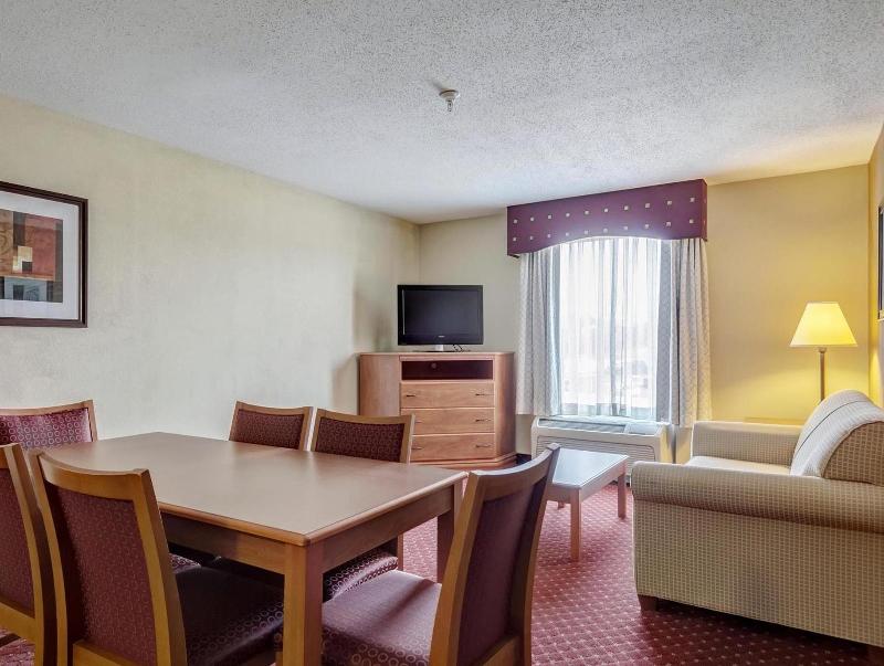 Hampton Inn St. Louis Columbia image