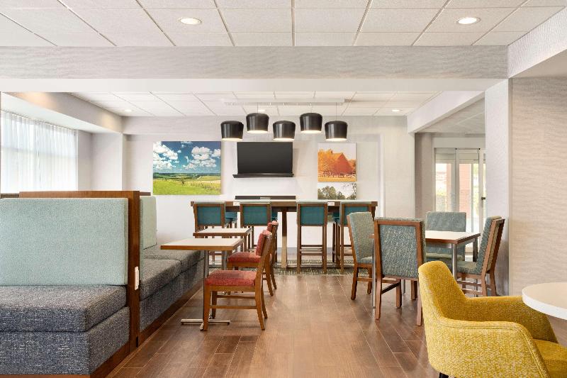 Hampton Inn St. Louis Columbia image