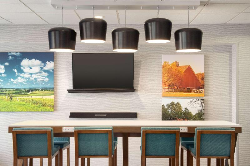 Hampton Inn St. Louis Columbia image
