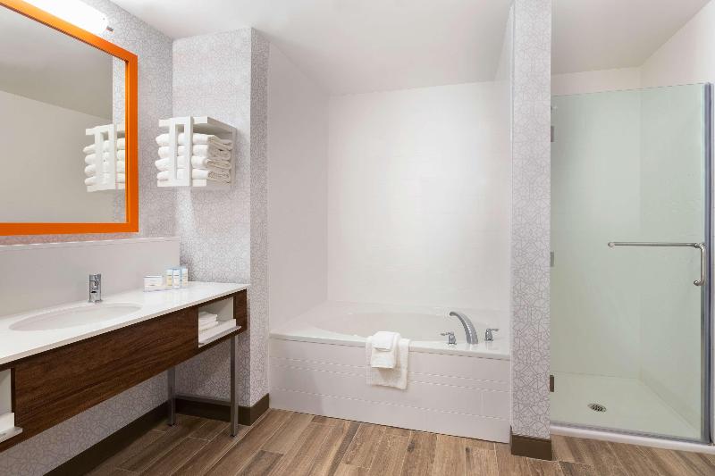 Hampton Inn St. Louis Columbia image