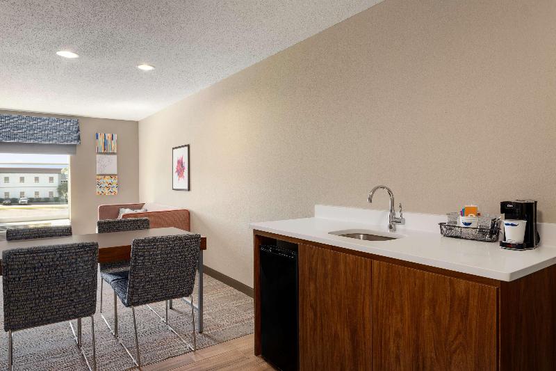 Hampton Inn St. Louis Columbia image