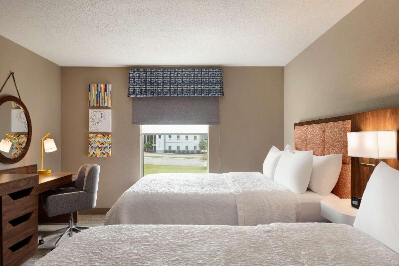 Hampton Inn St. Louis Columbia image