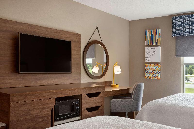 Hampton Inn St. Louis Columbia image