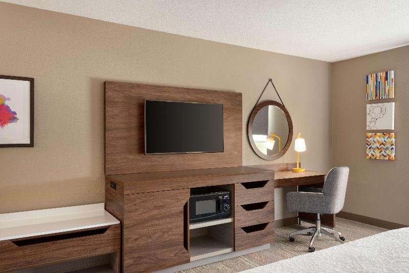 Hampton Inn St. Louis Columbia image