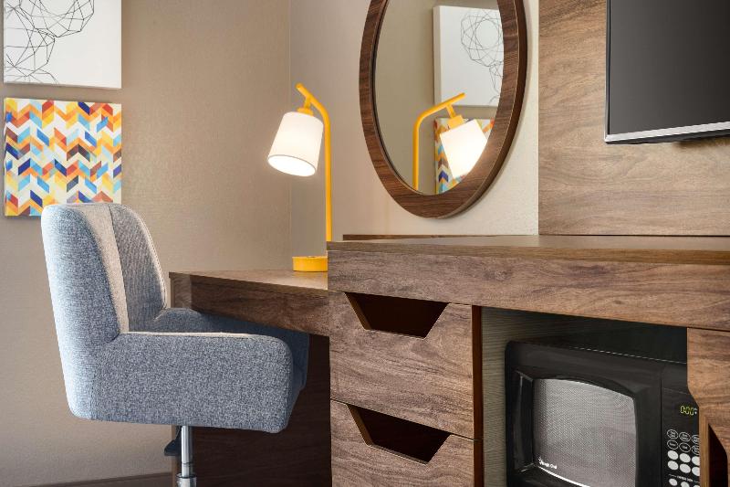 Hampton Inn St. Louis Columbia image