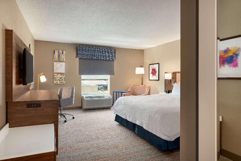 Hampton Inn St. Louis Columbia image